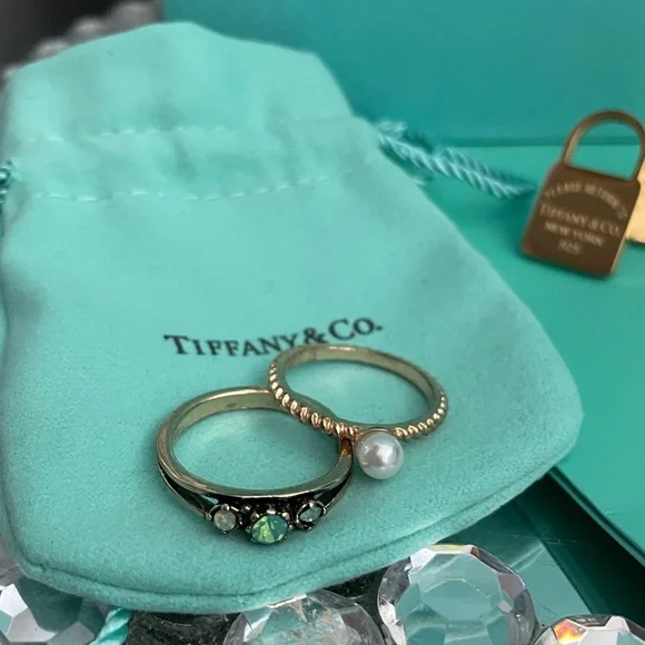 🎉🎉✨Goldtone Twist Pearl Ring✨Preloved Size 8 - Picture 8 of 8